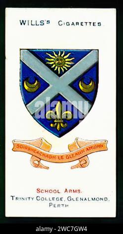 Arms of Trinity College, Perth - illustrazione della carta di sigaretta d'epoca Foto Stock