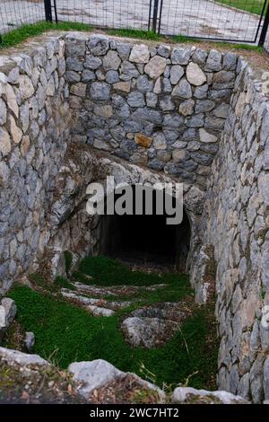 Il castello di Zile è un antico castello situato a Zile nella provincia di Tokat, in Turchia. Fu originariamente costruito dai Romani nel i secolo a.C. Foto Stock