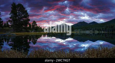 Splendida alba sul lago Sprague nella Rocky Mountain National Forest, Colorado Foto Stock