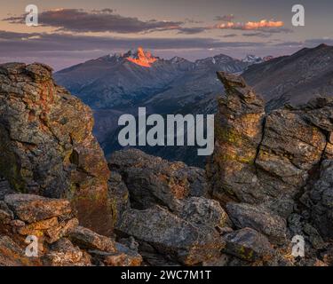 Luce del tramonto su Longs Peak da Trail Ridge Road nel Rocky Mountain National Park, Coclorado Foto Stock