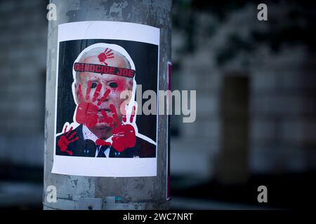 Washington, Distretto di Columbia, USA. 13 gennaio 2024. Un'effigie del presidente Joe Biden appare su un lampione vicino a Freedom Plaza durante la marcia su Washington per Gaza, una manifestazione a sostegno della Striscia di Gaza sabato 13 gennaio 2024 a Washington DC. L'amministrazione Biden sta assistendo a una crescente retorica negativa da parte della popolazione musulmana per il suo sostegno a Israele. (Immagine di credito: © John C. Clark/ZUMA Press Wire) SOLO USO EDITORIALE! Non per USO commerciale! Foto Stock