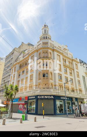 Mar del Plata, Argentina - 14 gennaio 2023: Palazzo Arabo, un edificio situato all'angolo tra le vie San Martín e Córdoba, nella città di Mar del Foto Stock