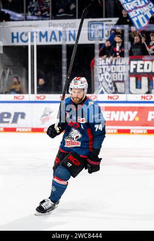 14.01.2024 --- Eishockey --- Saison 2023 2024 --- Penny DEL --- Nürnberg Ice Tigers Icetigers - Löwen Frankfurt -- foto: Sport-/Pressefoto Wolfgang Zink / ThHa --- xthxhax --- Dane Fox 74, Nürnberg Ice Tigers, Nuernberg Ice Tigers traurig, enttäuscht Nürnberg Ice Tigers Icetigers - Löwen Frankfurt *** 14 01 2024 Ice Hockey Season 2023 2024 Penny DEL Norimberga Ice Tigers Icetigers Löwen Frankfurt Photo Sport Pressefoto Wolfgang Zink ThHa xthxhax Dane Fox 74, Norimberga Ice Tigers, Nuernberg Ice Tigers Sad, deluso Norimberga Ice Tigers Icetigers Löwen Francoforte Foto Stock