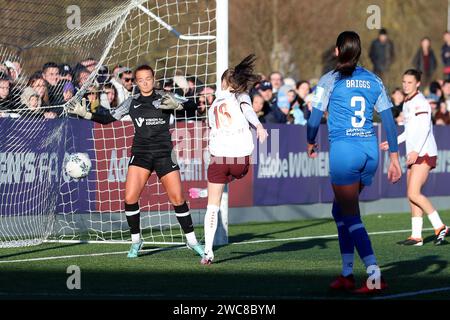 Durham City domenica 14 gennaio 2024. Il Jess PARK di Manchester City mette la palla in rete solo per l'obiettivo da non consentire per fuorigioco durante la partita del quarto turno di Adobe Women's fa Cup tra Durham Women FC e Manchester City al Maiden Castle di Durham City domenica 14 gennaio 2024. (Foto: Mark Fletcher | mi News) crediti: MI News & Sport /Alamy Live News Foto Stock