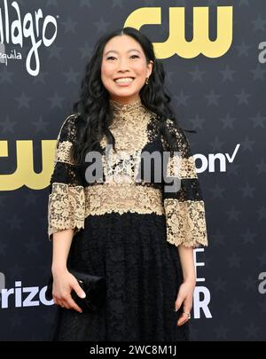 Los Angeles, Stati Uniti. 14 gennaio 2024. Awkwafina partecipa al 29° Critics' Choice Awards al Barker Hanger di Santa Monica, California, domenica 14 gennaio 2024. Foto di Jim Ruymen/UPI credito: UPI/Alamy Live News Foto Stock