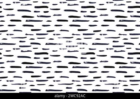 Linee orizzontali sottili sono presenti su sfondo bianco. Texture senza cuciture con piccolo trattino nero disegnato a mano. Ornamento lineare nero. Sfondo stile Memphis con Illustrazione Vettoriale