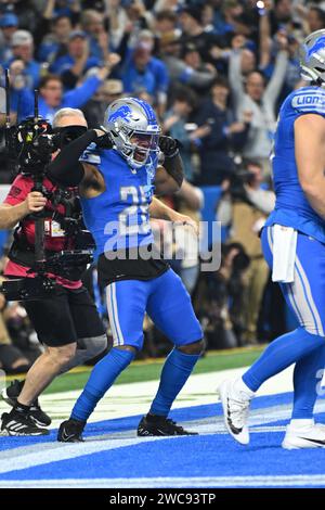 Detroit, Stati Uniti. 14 gennaio 2024. DETROIT, mi - 14 GENNAIO: Il running back dei Detroit Lions (26) Jahmyr Gibbs festeggia il suo touchdown durante la partita tra Los Angeles Rams e Detroit Lions il 14 gennaio 2024 al Ford Field di Detroit, mi (foto di Allan Dranberg/CSM) credito: Cal Sport Media/Alamy Live News Foto Stock