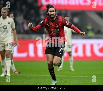 Milano, Italia. 14 gennaio 2024. Yacine Adli dell'AC Milan celebra il suo gol durante la partita di serie A tra AC Milan e Roma a Milano, 14 gennaio 2024. Credito: Alberto Lingria/Xinhua/Alamy Live News Foto Stock