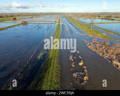 Una vista aerea delle inondazioni sui livelli del Somerset in Inghilterra intorno a Curry Moor e Langport Foto Stock