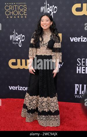 Santa Monica, Stati Uniti. 14 gennaio 2024. SANTA MONICA, STATI UNITI. 14 gennaio 2024: Awkwafina al 29° Annual Critics Choice Awards al Barker Hangar. Credito immagine: Paul Smith/Alamy Live News Foto Stock