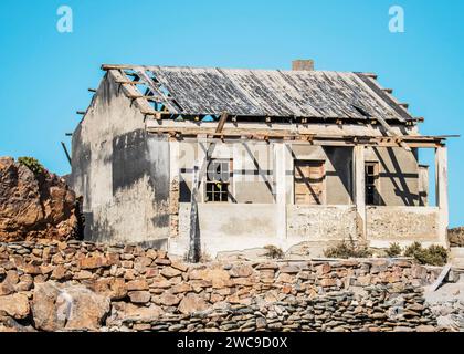 Isola di Halifax sito di allevamento di pinguini africani a 100 m dalla terra principale della Namibia Lüderitz Foto Stock