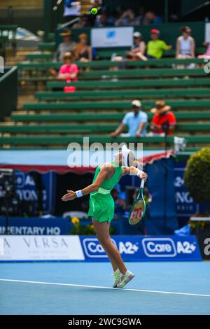 Melbourne, Australia. 12 gennaio 2024. Mirra Andreeva gioca contro Danielle Collins (non nella foto) durante la terza partita del giorno 3 del Care Wellness Kooyong Classic Tennis Tournament al Kooyong Lawn Tennis Club. Andreeva ha segnato una vittoria su Collins, 7(7)-6(5), 6-1. Credito: SOPA Images Limited/Alamy Live News Foto Stock