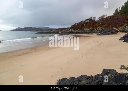 Le Singing Sands, o Camas an Lighe, sono una graziosa baia sabbiosa vicino a Gortenfern, nella parte nord-est della penisola di Ardnamurchan Foto Stock