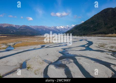 Il fiume Waimakariri è uno dei più grandi fiumi di Canterbury, sulla costa orientale dell'Isola del Sud della nuova Zelanda. Foto Stock
