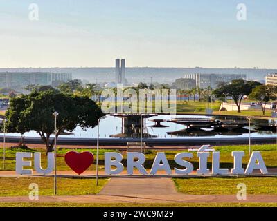 Il Congresso Nazionale del Brasile sullo sfondo visto dalla Brasilia Television Tower. Foto Stock