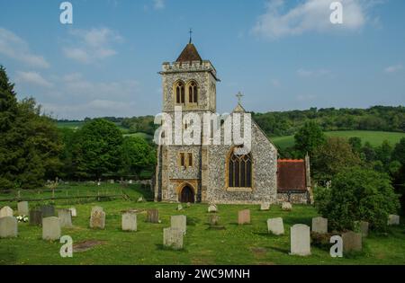 La chiesa parrocchiale di St Michael and All Angels, Hughenden, Buckinghamshire, Regno Unito; meglio conosciuta come il luogo di sepoltura del primo ministro Benjamin Disraeli Foto Stock