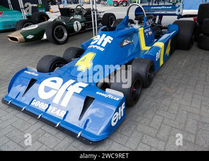 Vista frontale di tre quarti di un Tyrrell P34, in mostra al Silverstone Festival 2023 Foto Stock