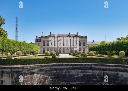 La Prefettura della Marna si trova nel centro della città di Châlons-en-Champagne, di fronte agli archivi dipartimentali di Marna. Foto Stock