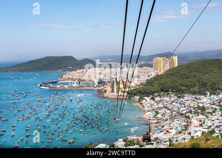 Una funivia che va e lascia Sun World sull'isola di Phu Quoc, Vietnam. Foto Stock