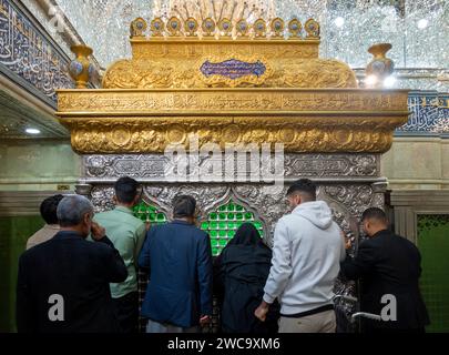 Pellegrini al Santuario Imam Husayn , Karbala, Iraq Foto Stock