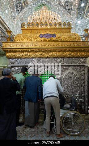 Pellegrini al Santuario Imam Husayn , Karbala, Iraq Foto Stock