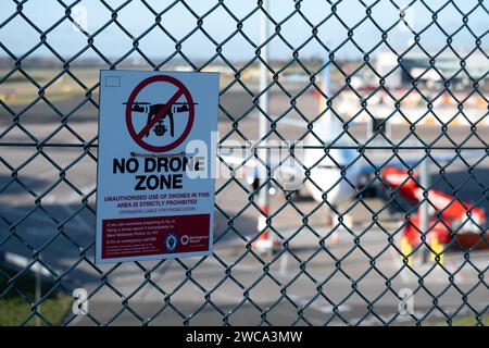 Nessun cartello per la zona dei droni, aeroporto di Birmingham, Regno Unito Foto Stock