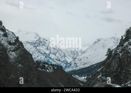 Come una cupa montagna della Terra di mezzo.Asia centrale, Uzbekistan. Foto Stock