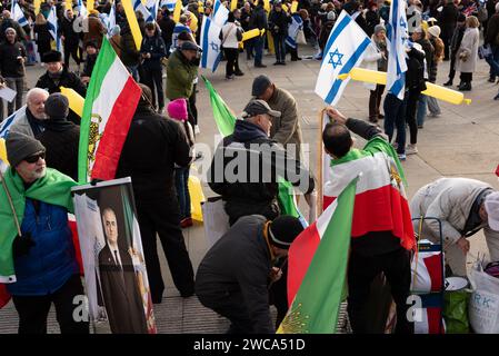 Trafalgar Square Londra, 14 gennaio 2024. 25000 persone sono state in solidarietà con Israele dopo 100 giorni dall'attacco di Hamas il 7 ottobre, e il sostegno per i restanti ostaggi presi. Crediti: Rena Pearl/Alamy Live News Foto Stock