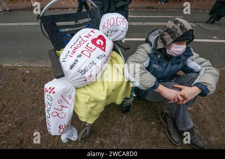 Palazzo della Pace, Carnegieplein e Corte internazionale di giustizia (ICJ), l'Aia, Paesi Bassi. Giovedì 11 gennaio 2024. Sud Africa presente Foto Stock