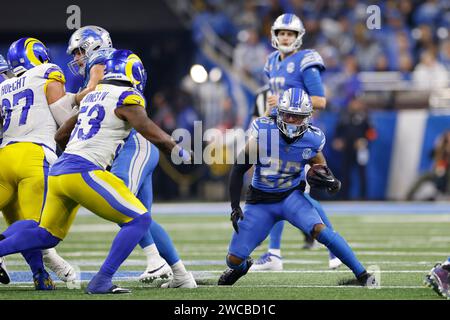 DETROIT, mi - 14 GENNAIO: Il running back dei Detroit Lions Jahmyr Gibbs (26) corre con la palla durante la gara di playoff della NFC contro i Los Angeles Rams il 14 gennaio 2024 al Ford Field di Detroit, Michigan. (Foto di Joe Robbins/immagine di Sport) Foto Stock