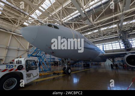 © PHOTOPQR/LA PROVENCE/SPEICH Frederic ; Istres ; 15/01/2024 ; Avion ravitailleur Airbus A330 MRTT (Multi Role Tanker Transport) Phenix de la 31e escadre eyrienne de ravitaillement et de Transport Strategiques (EARTS) des Forces Aeriennes Strategiques ( FAS ) base sur la base eyrienne 125 Charles d' Istres Istres, Francia, 15 gennaio 2024. Airbus A330 MRTT (Multi Role Tanker Transport) Phenix velivolo cisterna del 31° stormo strategico di rifornimento e trasporto aereo (EARTS) delle forze aeree strategiche (FAS) basato sulla base aerea 125 Charles d'Istres Foto Stock