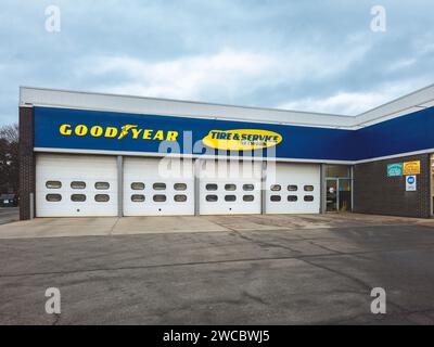 Roma, NY - 17 dicembre 2023: Goodyear Tire & Service Network Store, fornisce servizi automobilistici e vende pneumatici Goodyear offrendo una gamma di servizi; ti Foto Stock