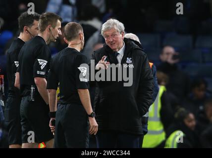 Roy Hodgson Manager del Crystal Palace sembra frustrato e infastidito dall'arbitro Michael Salisbury. - Chelsea contro Crystal Palace, Premier League, Stamford Bridge Stadium, Londra, Regno Unito - 27 dicembre 2023. Solo per uso editoriale - si applicano le restrizioni DataCo. Foto Stock