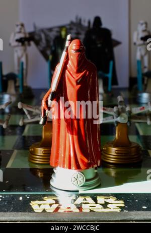 Foto di un pezzo di scacchi della Guardia reale dell'Imperatore tratto da un set di scacchi 3D da collezione A la carte Star Wars 1999 Foto Stock