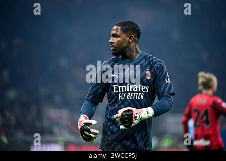 Milan, Italy, 14/01/2024, il portiere francese del Milan #16 Mike Maignan in azione durante la partita di serie A italiana AC Milan vs AS Roma allo Stadio San Siro di Milano, Italia il 14 gennaio 2024 crediti: Piero Cruciatti/Alamy Live News Foto Stock