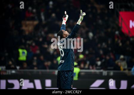 Milan, Italy, 14/01/2024, il portiere francese del Milan #16 Mike Maignan in azione durante la partita di serie A italiana AC Milan vs AS Roma allo Stadio San Siro di Milano, Italia il 15 gennaio 2024 crediti: Piero Cruciatti/Alamy Live News Foto Stock