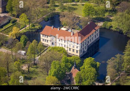 Vista aerea, castello di Strünkede e parco del castello, castello con fossato, Baukau, Herne, zona della Ruhr, Renania settentrionale-Vestfalia, Germania Foto Stock