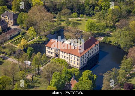 Vista aerea, castello di Strünkede e parco del castello, castello con fossato, Baukau, Herne, zona della Ruhr, Renania settentrionale-Vestfalia, Germania Foto Stock