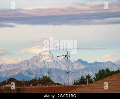 Monte viso o Monviso situato in Italia vicino al confine francese è il monte più alto delle Alpi Cozie Foto Stock