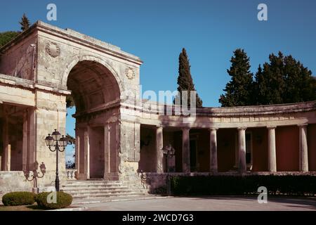 Il Palazzo di St. Michael e St. George, che ora ospita il Museo di Arte Asiatica Old Royal Palace St Michael e St. George a Corfù, Grecia Foto Stock
