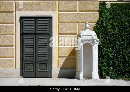 Particolare del Palazzo Schönbrunn, la principale residenza estiva della Casa d'Asburgo Foto Stock