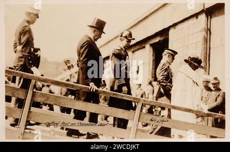 Il presidente DEGLI STATI UNITI Warren Harding e la moglie Florence, sbarco della nave USS Henderson a Vancouver, British Columbia, 26 luglio 1923. Fotografia di Moore Foto Stock