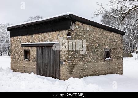 Vecchio edificio di roccia fluviale dopo una tempesta di neve a Morley, Mecosta County, Michigan, Stati Uniti [nessun rilascio di proprietà; solo licenze editoriali] Foto Stock