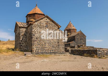 Vista del Sevanavank, complesso monastico situato sulla riva del lago Sevan. Surp Arakelots, che significa "i Santi Apostoli". Foto Stock