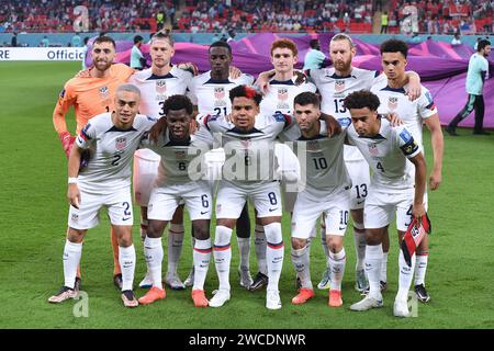 La nazionale di calcio maschile degli Stati Uniti si presenta per una foto di gruppo prima della partita contro il Galles nella Coppa del mondo FIFA del Qatar 2022. Foto Stock