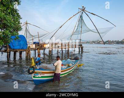 Cinese di reti da pesca, Fort Kochi, Cochin, Kerala, India Foto Stock
