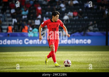 Doha, Qatar, 15 gennaio 2024, apertura della Coppa d'Asia 2023 gruppo e - Corea del Sud 3:1 Bahrain: Con il punteggio pareggiato a 1-1 dopo i gol di Hwang in-Beom e Abdullah al-Hashsash del Bahrain, Lee Kang-in del Paris St Germain guida la Corea del Sud alla vittoria della Coppa d'Asia 3-1 sul Bahrain. Foto Stock