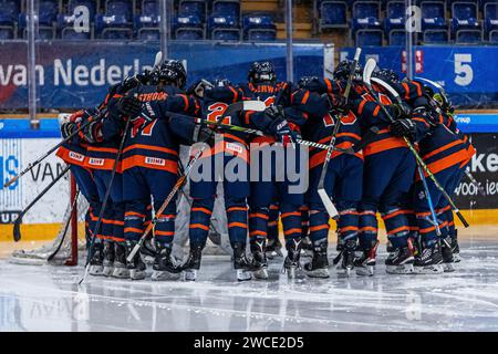 Heerenveen, Paesi Bassi. 15 gennaio 2024. HEERENVEEN, PAESI Bassi - 15 NOVEMBRE: I Paesi Bassi durante il Campionato del mondo femminile U18 a Thialf il 15 gennaio 2024 a Heerenveen, Paesi Bassi (foto di Ricardo Veen/Orange Pictures) credito: Orange Pics BV/Alamy Live News Foto Stock