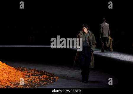 Milano, Italien. 15 gennaio 2024. ZEGNA Autunno/Inverno 2024-2025 Runway durante la settimana della moda milanese Menswear il 2024 gennaio - Milano; Italia 15/01/2024 credito: dpa/Alamy Live News Foto Stock