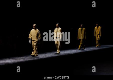 Milano, Italien. 15 gennaio 2024. ZEGNA Autunno/Inverno 2024-2025 Runway durante la settimana della moda milanese Menswear il 2024 gennaio - Milano; Italia 15/01/2024 credito: dpa/Alamy Live News Foto Stock